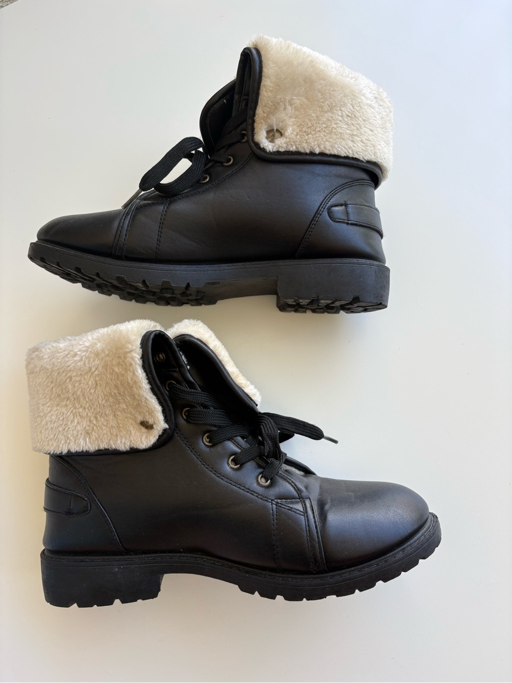 Olivia Miller black laceup moto boots with fold over faux fur cuff. Womens Sz 9